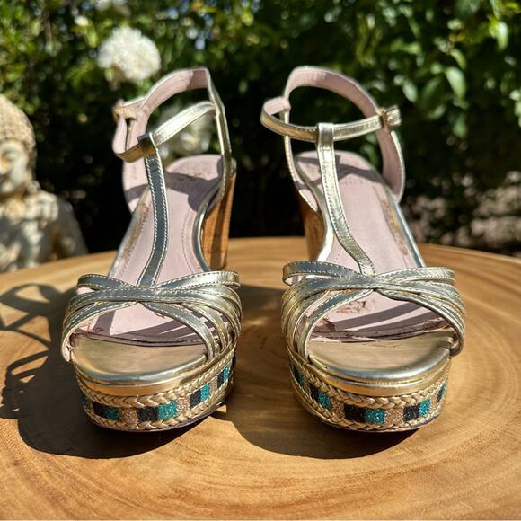 VINCE CAMUTO Womens Cork Wedge Sandal Heels in Patent Leather Gold Size 5.5 - Picture 2 of 7